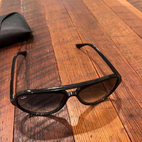 Ray-Ban CATS 5000 Classics Black Grey Gradient Lenses Unisex - Picture 3 of 5